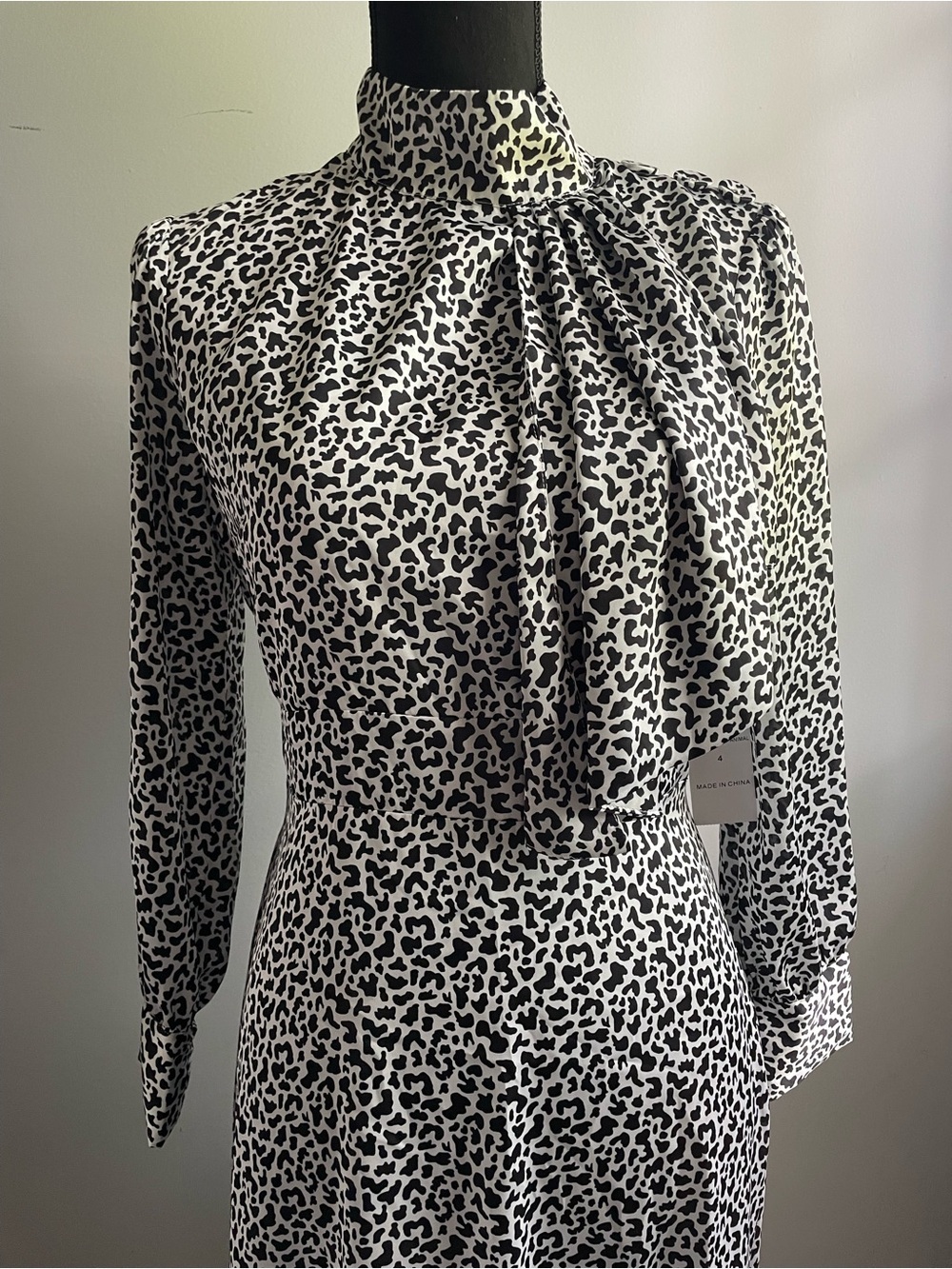 NWT Neiman Marcus Black and White Leopard-Print Long-Sleeve Midi Dress - Picture 11 of 12